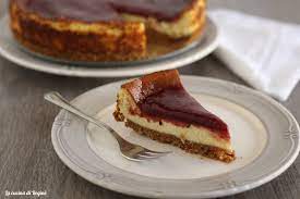 This baked chocolate ricotta cheesecake is low in fat and sugar, light, fluffy, moist + super easy to make. Cheesecake Ricotta E Mascarpone Ai Frutti Di Bosco La Cucina Di Regine
