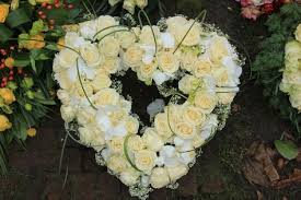 Es war einmal … ist es geschichte, dass man sein auto selber reparieren konnte? 19 Autoschmuck Hochzeit Blumen Gestecke Floristik Ideen Autoschmuck Hochzeit Hochzeit Auto Autodeko