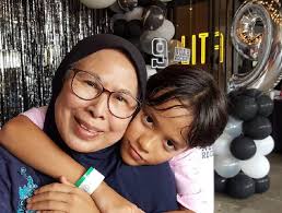 Semoga Noah Membesar Jadi Sehebat Ayahnya, Sayang Noah” Ibu Ashraf Sinclair  Titip Doa Dan Semangat Buat BCL Dan Cucunya