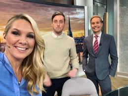 Nooshi dadgostar och vänsterpartiets sjukvårdspolitiker i region stockholm, jonas lindberg pratar om försäljningen av 1177, sjukvårdsrådgivningen. Anna Brolin Annabrolin Posted On Instagram Oct 26 2020 At 4 17pm Utc Instagram Hela Havet Stormar Anna