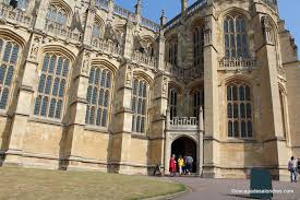 Le château de windsor fait partie, avec le buckingham palace et le holyrood palace, des résidences officielles de la famille royale britannique. Windsor Castle Visite De La Residence Preferee De La Reine