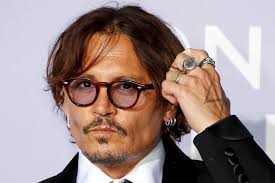 Johnny Depp fan page discussion about impersonation and scam warnings