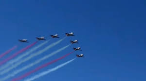 Dia de la bandera fuerza aerea argentina. Un Error Durante El Desfile Aereo Provoca Que Se Pinte Mal La Bandera De Espana Marca