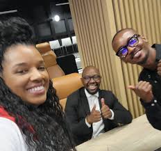 Thursday night in Joburg 🇿🇦 What a time! Great conversation! We have so  much work to do @musicbusiness_academy ❤️ Let's change the WORLD of Music!  🎶 Thank you for having me! SWIPE