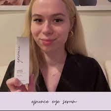 Valerie Worrell's Instagram, Twitter & Facebook