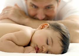 Taţii Ar Putea Beneficia De 10 Zile Lucrătoare De Concediu Paternal