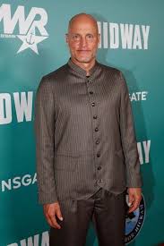 This biography provides detailed information about his childhood, life, film career, achievements and timeline. Treffen Sie Woody Harrelsons Zweite Frau Laura Louie Mit Der Er Seit Uber Zwei Jahrzehnten Zusammen Ist Beziehung