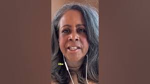 Julie Gordon's Instagram, Twitter & Facebook