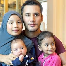 Berita hunian dato aliff syukri yang megah dan luas menggemparkan warganet indonesia. Hanya Unsur Fitnah Aliff Syukri Didapati Tidak Bersalah Kes Pukul Anak Angkat