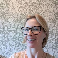 Na ruim 17 jaar met veel plezier bij de Gemeente Hilversum gewerkt te  hebben als privaat jurist start ik morgen bij de provincie Utrecht in de  functie van adviseur grondzaken-rentmeester. Ik ben