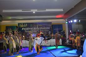 Struktur tari dalam tari topeng cirebon terdapat beberapa variasi gaya. Eksplorasi Gerak Tari Kapuasinfokompublik