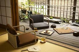 Meja belajar baru aku nih guys! 7 Dekorasi Yang Wajib Ada Di Interior Rumah Jepang