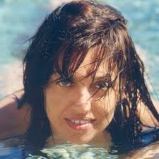 8 ιουνίου 1961) είναι ελληνίδα τραγουδίστρια. Kaith Garmph H Fwtografia Apo To Parel8on Kai H Ekplhktikh Omoiothta Me Ton Gio Ths Ydrogeios 106 9 Fm