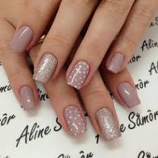 Seguimos con las uñas de verano, pero dejamos a un lado las rayas marineras para centrarnos en las uñas de rayas de colores pastel claros o de colores vivos pero variados que creemos que transmiten. 98 Ideas De Unas Para Viajar Manicura De Unas Manicura Para Unas Cortas Decorados Para Unas Cortas