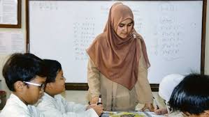 Dewasa ini karena perkembangan ilmu pengetahuan yang semakin maju jenis pekerjaan yang bisa dilakukan seseorang semakin beragam. 15 Contoh Surat Lamaran Kerja Menjadi Guru Terlengkap