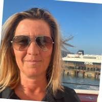 80+ "Sandy Rees" profiles