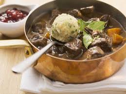 Wildgulasch Mit Semmelklossen Rezept Rezepte Hirschgulasch Rezept Wildgulasch