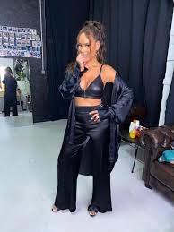 « du miel » ou « hors de ma vue » ? Media Tweets By Amel Bent Amel Bent Twitter