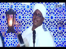 ولدت في دمشق ويعود أصلها من «قرية بنجارو» محافظة اللاذقية، كانت بطلة مدرستها في الجمباز خلال المرحلة الابتدائية لديها ثلاث شقيقات: Ù…Ø¯ÙŠØ­ Ø§Ù„Ø´ÙŠØ® Ù…Ø­Ù…ÙˆØ¯ Ø§Ù„Ø¬Ø±ÙŠÙ Youtube