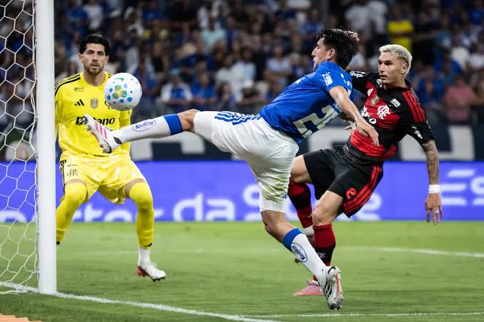 Cruzeiro vira sobre o Flamengo no Mineir&atilde;o e impede rival de assumir lideran&ccedil;a do Brasileir&atilde;o - ORB Sports