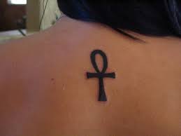 Ya hemos visto que los tatuajes egipcios son muy polivalentes, por lo que se adaptan perfectamente a. Los Tatuajes Egipcios Tatuajes Logia Barcelona