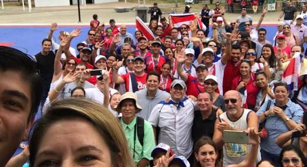 Siempre que un tico esté fuera del país va a encontrar cariño y una excelente actitud. Gracias a la comunidad tica y peregrinos por pasar un ratico con nosotros y por las