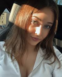 Lea Chipie - Free pics, galleries & more at Babepedia