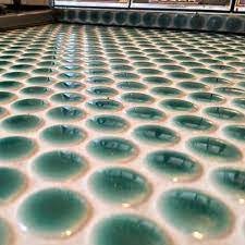 楽天市場 丸 モザイクタイル シート 磁器 19丸 かわいい コインタイル アンテイーク ミックスデザイン キッチン カウンター お風呂 浴室 浴槽 床 壁 洗面台 玄関 テーブル トイレ diy おしゃれ リフォーム 陶器 耐熱 耐水 耐火 美濃焼 インテリア タイル通販 タイル