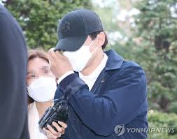 ì—¬ì‹ ë„ ìƒëŒ€ ì„±í­ë ¥ ëª©ì‚¬ ì–¼êµ´ ê°€ë¦¬ê³  êµ¬ì†ì‹¬ì‚¬ ì¶œì„ ì—°í•©ë‰´ìŠ¤
