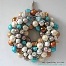 Ich Liebe Turkis Dieser Kranz Ist Gerade Fertig Geworden Bestellbar Unter Http Www Silber Un Weihnachten Kugeln Deko Kranz Weihnachten Turkranz Weihnachten