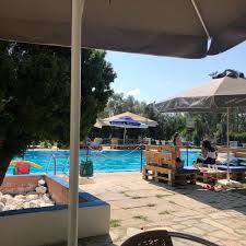 .βαρυμπόμπη και θρακομακεδόνες και έχει προξενήσει πολλές ζημιές σε σπίτια και άλλα οικήματα κυρίως στις αδάμες και την βαρυμπόμπη, που θα αποτιμηθούν όταν θα τελειώσει η φωτιά. Heaven Paradise Club Khfisia Attikh