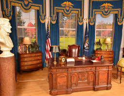 Replica Presidential Oval Office Desk As Seen With President John F Kennedy Warner Bros Property Departmen Home Office Furniture House Elements Home Decor