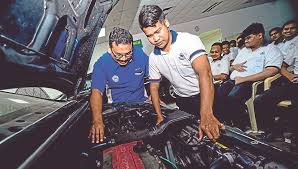 The group's principal activities currently are in the automotive, services and property & infrastructure sectors. 70 Peratus Amali 30 Peratus Teori
