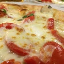 Omas Zwiebelsalat Perfekt Fur Party Und Grillen Oma Kocht Rezept Pizzarezepte Lebensmittel Essen Pizzateig Rezept