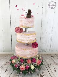 Kinderschokolade und sahne für die füllung unter 1.kinderschokolade und sahne für die füllung unter ständigem rühren zum kochen bringen. Hochzeitstorte Mit Kinderschokolade Figuren Frau Fon Dant
