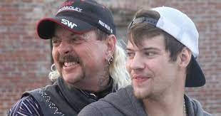 Joe exotic, is shown at his former oklahoma zoo in 2013. Joe Exotic Und Dillon Passage Wollen Sich Langsam Scheiden Lassen Queer De
