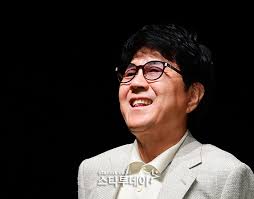 I'll quit when I don't think I can.""歌 King" Cho Yong-pil (74) returned  with a full-length album af..