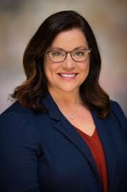 Leslie Parish's Instagram, Twitter & Facebook