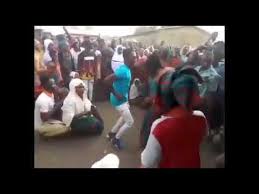 Kalli yadda yake cinta acikin gidan iskanci a tsakiyar mutane. Rawar Girgiza Duwawu Da Nono A Cikin Makaranta Rawar Batsa Da Iskanci Suna Lala 3gp Mp4 Mp3 Flv Indir