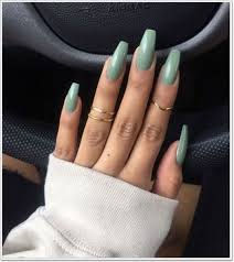 Nos encanta tener las uñas pintadas, pero muchas veces el color elegido no nos favorece, luciendo unas manos opacas y hasta avenjentadas. 12 Unas Aesthetic Para Ninas Con Piel Morena