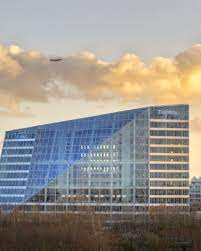 The edge is located in zuidas, amsterdam and is currently considered the greenest building in the world, according to the breeam green building certification scheme. The Edge Plp Architecture Kawneer Axolight Archello