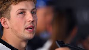 Lawson culpa a Sainz por su accidente en la curva 1