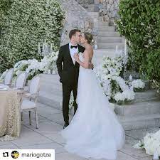 Free shipping on orders $100 or more. Wo Wollt Ihr Heiraten Mario Gotze Und Model Ann Kathrin Gotze Das Paar Hat 2018 Auf Mallorca Geheiratet Mit Dem Wedding Bride Wedding Dresses