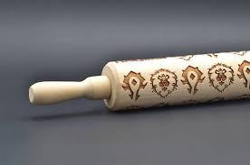 Horde Et Alliance En Relief Rouleau A World Of Warcraft Fan Cadeau Wow Warcraft Cuisine Cadeau Idee Gaufrage Noel Grave Rouleau A Patisserie Embossed Rolling Pin Rolling Pin Pottery