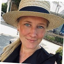 Elin Hillestad's Instagram, Twitter & Facebook