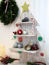 Avant d'attacher les branches, prévoir une pose à blanc. D C Home Bricolage De Decoration Le Premier Arbre De Noel Qui Peut Egalement Etre Une Etagere