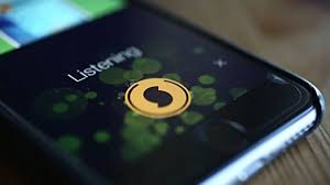 La apri quando senti una canzone che ti piace, la fai ascoltare per qualche secondo al cellulare e dopo poco compaiono titolo e artitsta della canzone che stai sentendo (così te la puoi andare a scaricare). Le App Come Shazam Che Riconoscono Una Canzone Se La Canti Tpi