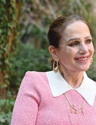 Eva Holzer's Instagram, Twitter & Facebook