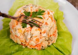 Cartoful se fierbe in coaja. Salata De Cruditati Cu Piept De Pui Retete Practice