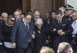 Promuovere la competitività europea e un metodo per. Funerali Di Ciampi Nella Chiesa Di San Saturnino A Roma Corriere It